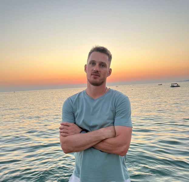 Максим Викторович Вежновец