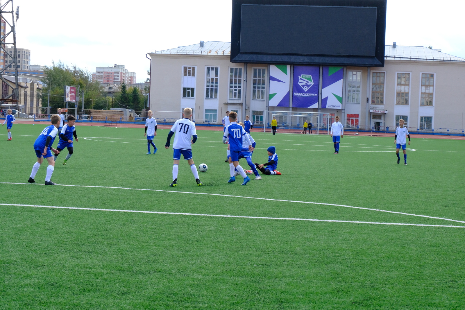 Матч ФК Новосибирск-2009 - ФК Новосибирск-10. 2009-2010 г.р.. Фото и видео  отчеты, статистика. Интервью игроков и комментарии болельщиков.