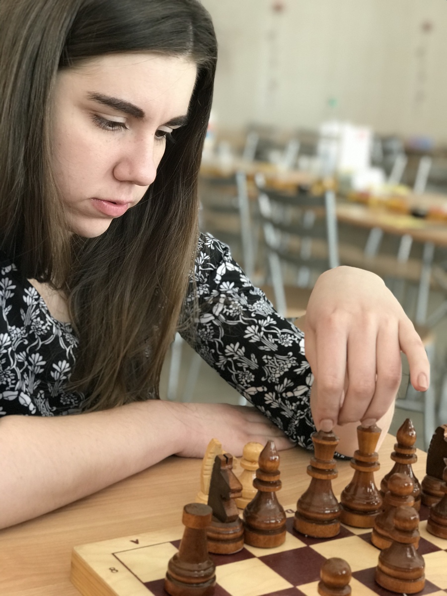Women in chess. Гульрухбегим Тохиржонова шахматистка. Шахматы дота 2.