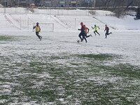 Крепкий морозец с пронизывающим ветром не помеха юным футболистам