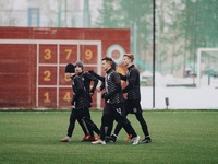 Игроки "Динамо-18" празднуют забитый мяч