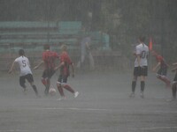 Матч прерван из-за погодных условий.